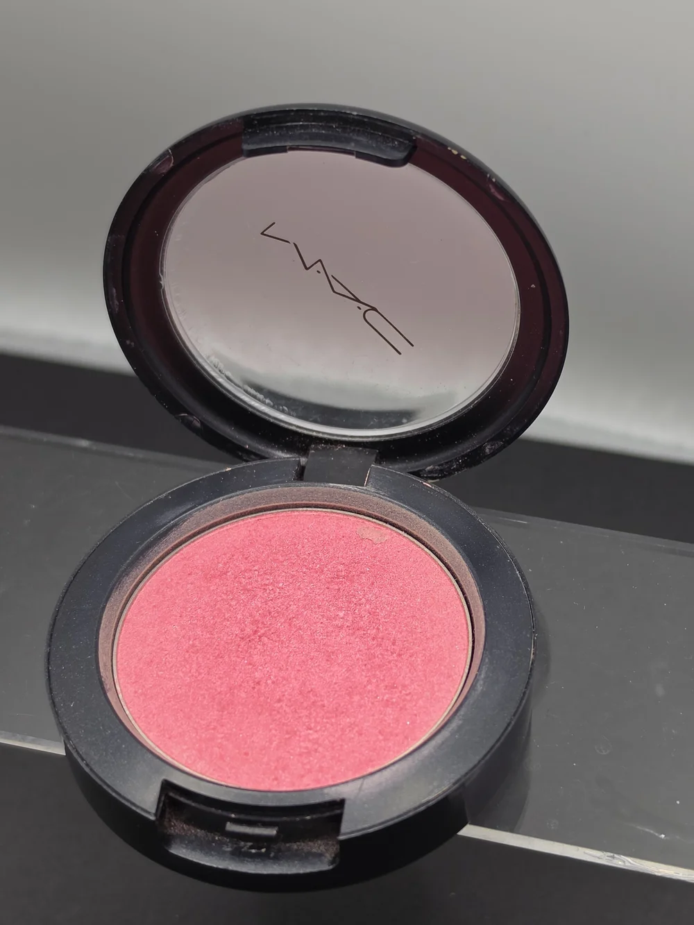 DISCONTINUED MAC Powder Blush — 